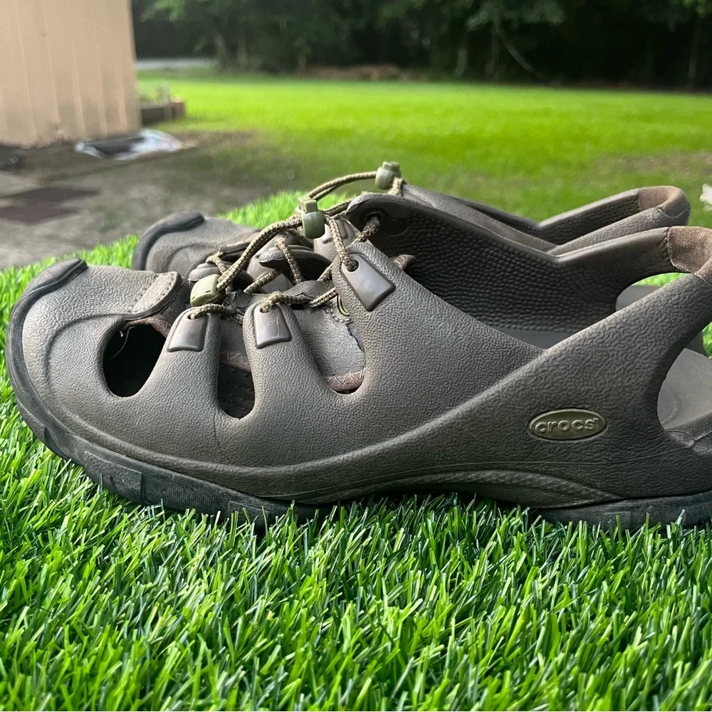 CROCS LACE UP SANDALS WOMENS 11 MENS 9 OLIVE GREEN BROWN